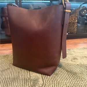 Maxwell Essential Bucket Bag